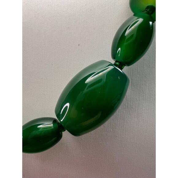 Green onyx beaded necklace with sterling silver toggle clasp - Picture 14 of 16